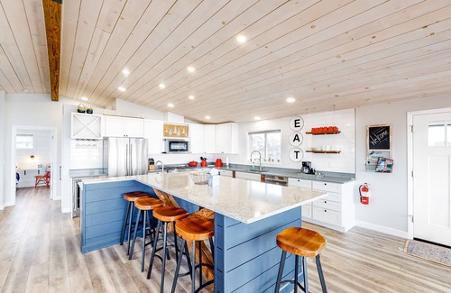 Newport House | Dreamy Coastal Gem Near the Beach W/Ocean View, Game Room, & a Private Hot Tub