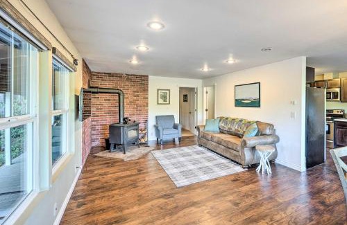 Concrete House | Dreamy Riverside Cabin with Fireplace and Grill