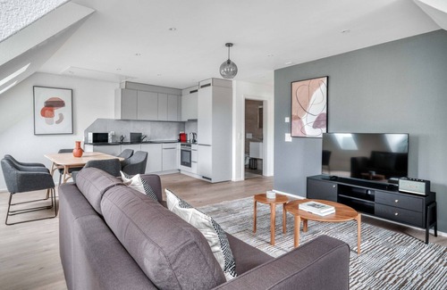 Sihlfeld Apartment | Dreamy Wiedikon 4.5 Room w/Storage & W/D, 3 min to Market, by Blueground