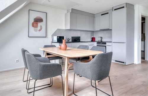 Sihlfeld Apartment | Dreamy Wiedikon 4.5 Room w/Storage & W/D, 3 min to Market, by Blueground