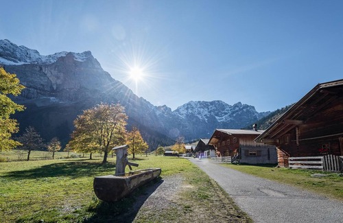 Eng Alm Cabin | Dreibettzimmer - Angerer Lager - Almdorf Eng Alm