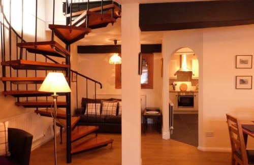 Dolgellau House | Drws y Nant
