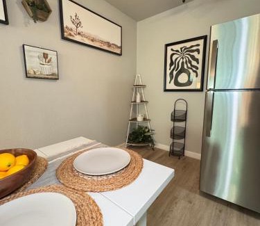 Old East Dallas Apartment | DT DALLAS l SIMPLE STAY l 5 MIN from BAYLOR MED