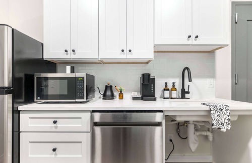 Macon Apartment | Dual Stay Near Atrium Hospital | 1 Mi to Cherry St; Mercer Music at Capricorn –