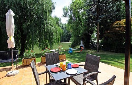 Mosonmagyarovar House | Dunaparti Ház Stand u 27E