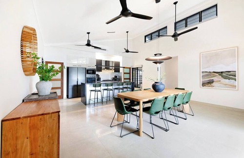 Parap Villa | Dune Poolside Elegance near Parap Markets and Beach