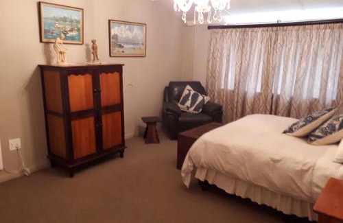 Mooirivier Bed & Breakfast | Dunroamin Bed and Breakfast