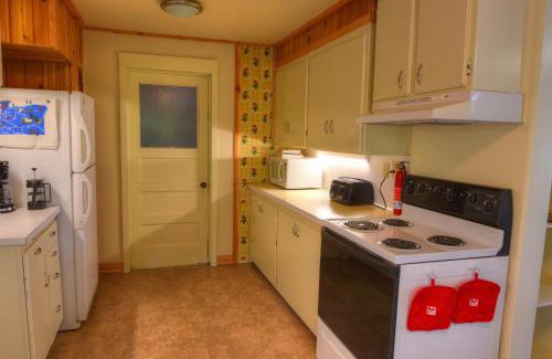 Port Orford House | Dunrovin Vintage Beach Cottage - 1 Bed 1 Bath Vacation home in Port Orford