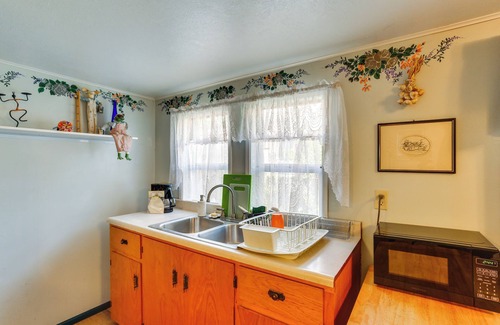 Dunsmuir Apartment | Dunsmuir Apartment ~ 17 Mi to Mt Shasta Ski Park!