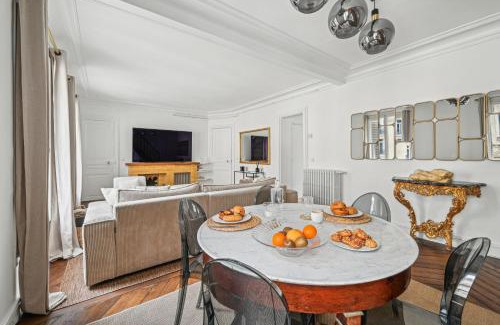 16th Arrondissement Apartment | Duplex avec billard à côté de la Tour Eiffel !