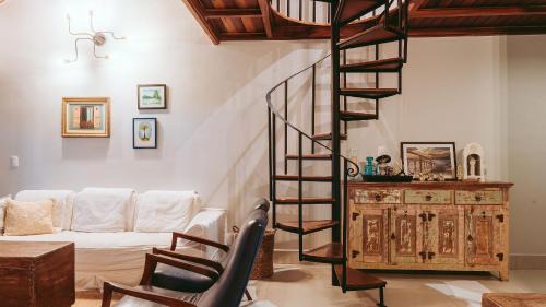 Jardim Europa Apartment | Duplex com lareira e TV Smart em meio à natureza
