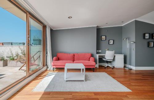 Uskudar Apartment | Duplex Flat w Panoramic Bosphorus View and Terrace