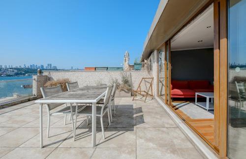 Uskudar Apartment | Duplex Flat w Panoramic Bosphorus View and Terrace