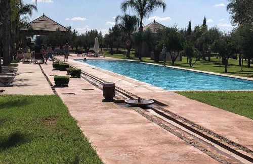 Ouahat Sidi Brahim Apartment | Duplex Le Vizir for 6 with Park Access 3 Pools