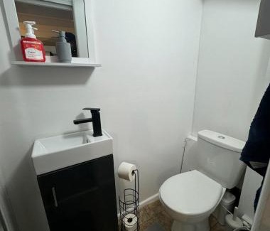 Tea Green Apartment | Duplex Studio 3 minute drive from Luton airport