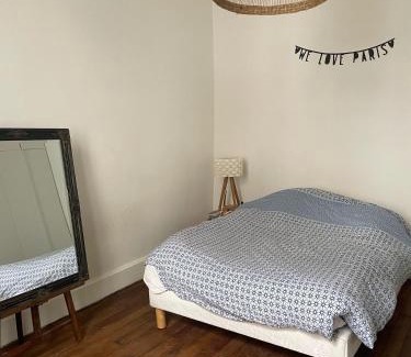 Quartier de la Chapelle Apartment | Duplex sur cour arborée