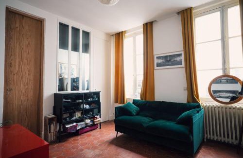 Quartier de la Chapelle Apartment | Duplex sur cour arborée