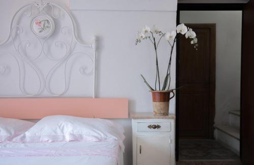 Dolceacqua House | DUSSAIGA - Camera Delle Rose