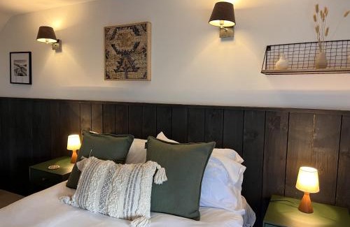 Cwrt House | Dyfi Hideaway - Holiday Cottage Snowdonia - Stunning River & Valley Views - Ynyshir