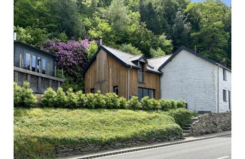 Cwrt House | Dyfi Hideaway - Holiday Cottage Snowdonia - Stunning River & Valley Views - Ynyshir