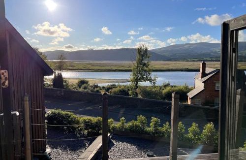 Cwrt House | Dyfi Hideaway - Holiday Cottage Snowdonia - Stunning River & Valley Views - Ynyshir