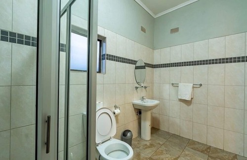 Victoria Falls House | Dzimbahwe Guest Lodge