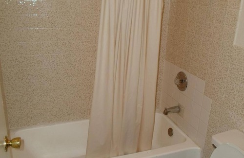 Newark Hotel | E-Z 8 Motel Newark