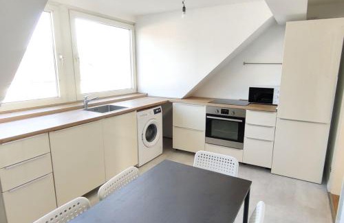 Altendorf Apartment | E1 Work-Ready Apartment -2 Rooms, Kitchen, Free Parking