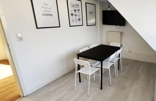 Altendorf Apartment | E1 Work-Ready Apartment -2 Rooms, Kitchen, Free Parking