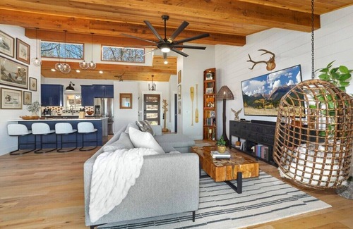 Springdale House | Eagles Bluff - Views of Beaver Lake