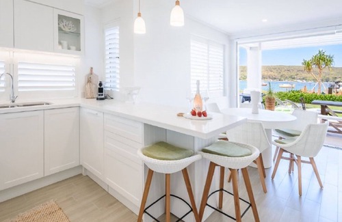 Booker Bay Apartment | Early +late check in/out >Waterfront/putt putt