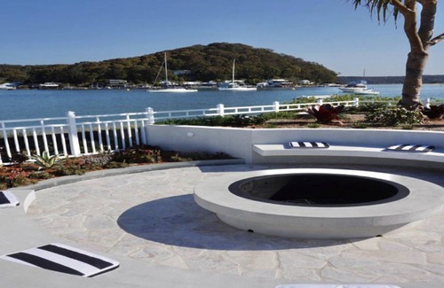 Booker Bay Apartment | Early +late check in/out >Waterfront/putt putt