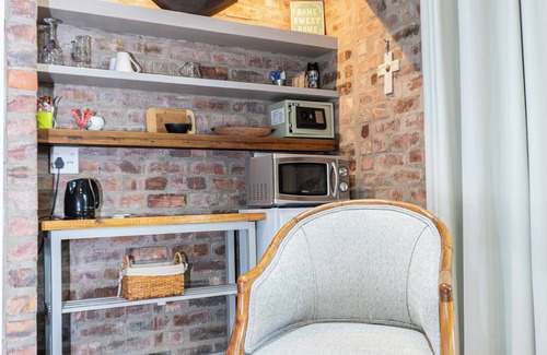 Oudtshoorn Bed & Breakfast | Earthbound B&B