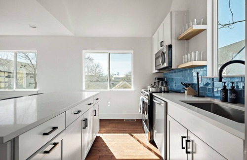 Chestnut House | East ATX 3BR/2BA Tree House, Deck & Fire Pit