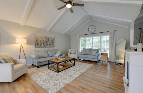 East Aurora House | East Aurora Home about 18 Mi to Downtown Buffalo!