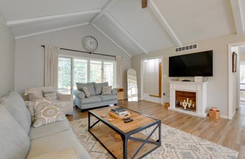 East Aurora House | East Aurora Home about 18 Mi to Downtown Buffalo!