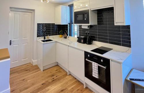 Hoe Street Apartment | East London 1-Bed Apt Sleeps 2 with Parking