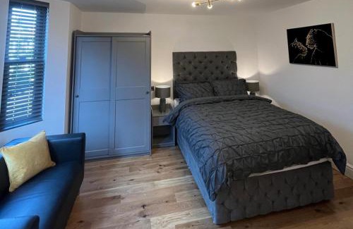 Hoe Street Apartment | East London 1-Bed Apt Sleeps 2 with Parking
