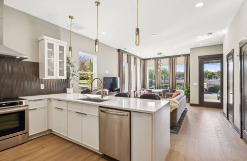 Madison House | East Nash Luxury Escape w/Rooftop Deck-Sleeps 12!