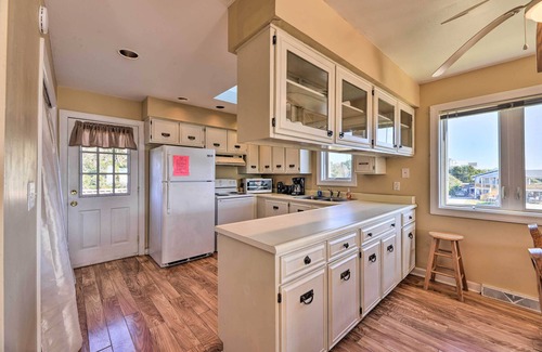 Emerald Isle Apartment | 'east of the Sun' Beachside Apartment w/Deck!