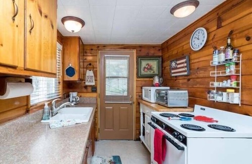 Shaver Lake Cabin | East Village Shaver Lake Cabin - Mellow Yellow