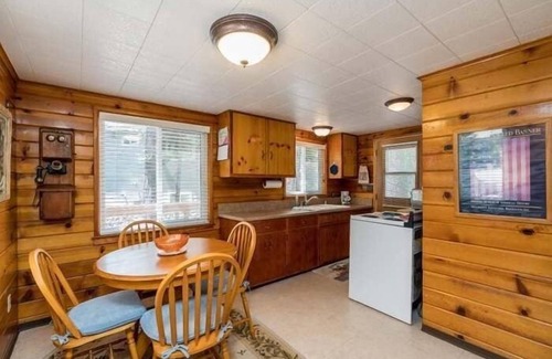 Shaver Lake Cabin | East Village Shaver Lake Cabin - Mellow Yellow