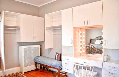 Pawtucket House | Easy access elegance! Minutes to Providence, Colleges and history.