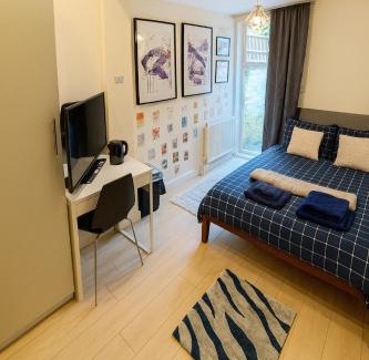 Junction House | Easy Access to Central London-Private Ensuite & Terrace