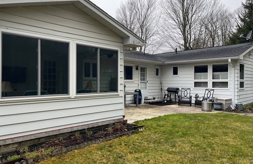 Corry House | Easy access to tri-state attractions. Lakes, golf, wildlife and more.