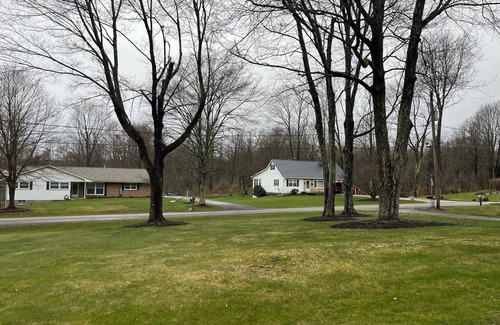 Corry House | Easy access to tri-state attractions. Lakes, golf, wildlife and more.