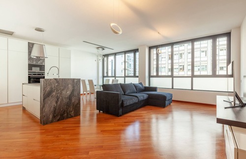 Milan Centre Apartment | easyhomes - Madonnina view