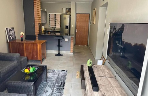 Greater Johannesburg Metropolitan Area Apartment | Eazy Apartment by Mall of Africa