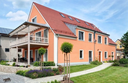 Burglengenfeld Apartment | Ebenerdige Ferienwohnung inkl. Terrasse mit Abendsonne