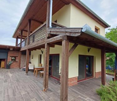 Mozsgo Bed & Breakfast | Ebner Pince - Panzió